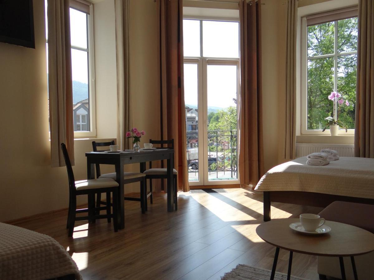 The Lion Rooms 乌斯特龙 外观 照片
