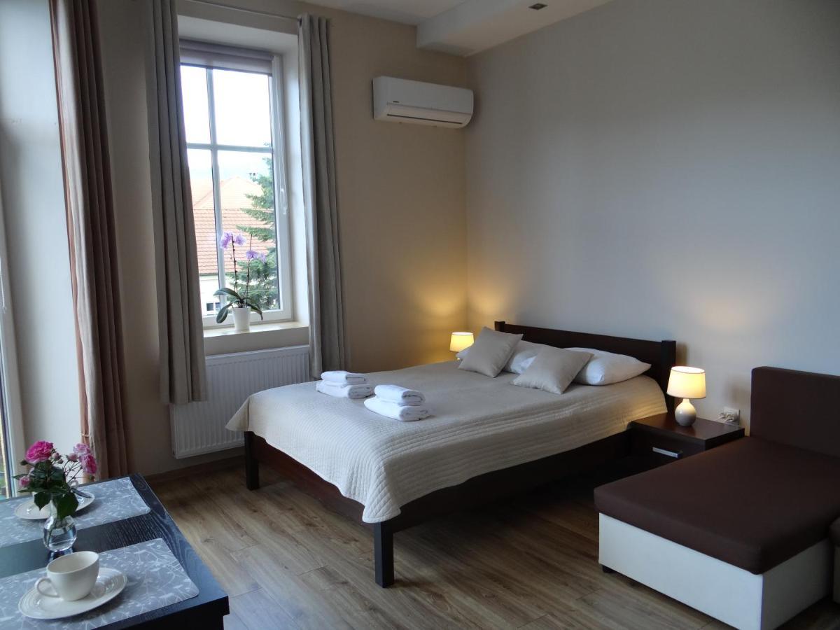 The Lion Rooms 乌斯特龙 外观 照片